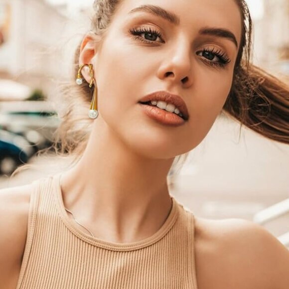 Zara Effortless Elegance – Non-Piercing Ear Cuffs Earrings - Picture 3 of 7